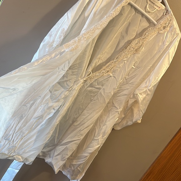 Victoria’s Secret Satin Slip dress and Robe. - Picture 11 of 13
